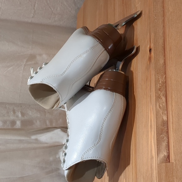 Jackson Classique figure skates and guards - size 5 - Picture 3 of 10